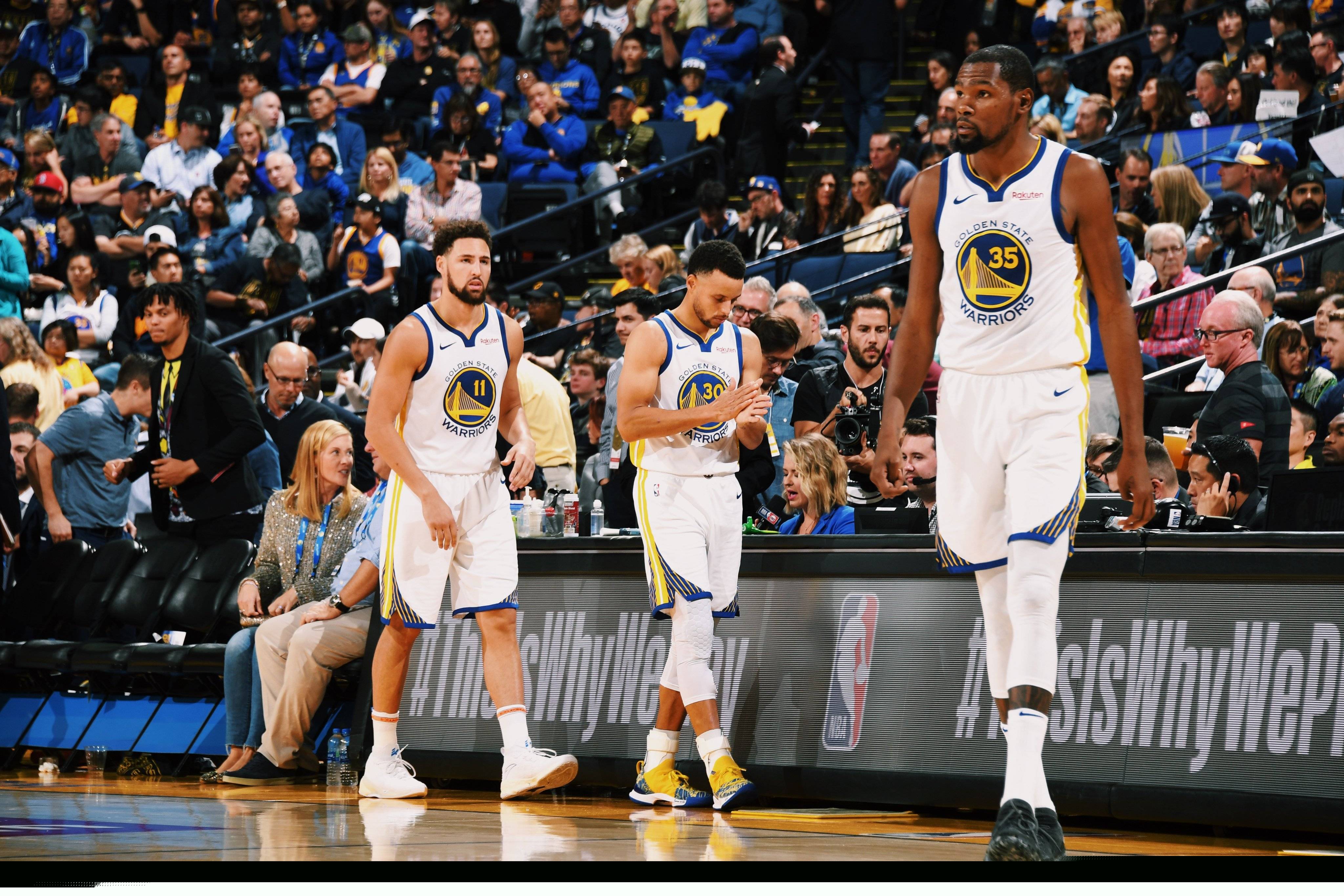 西甲：皇马客场1-1战平比利亚雷亚尔（西甲：皇马客场与比利亚雷亚尔1-1握手言和）