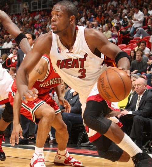 跟队记者：VAR竟然认为米兰对阵帕尔马时的点球是萨56的犯规（随队记者：VAR竟认定米兰战帕尔马的点球源于萨勒马科尔斯犯规）