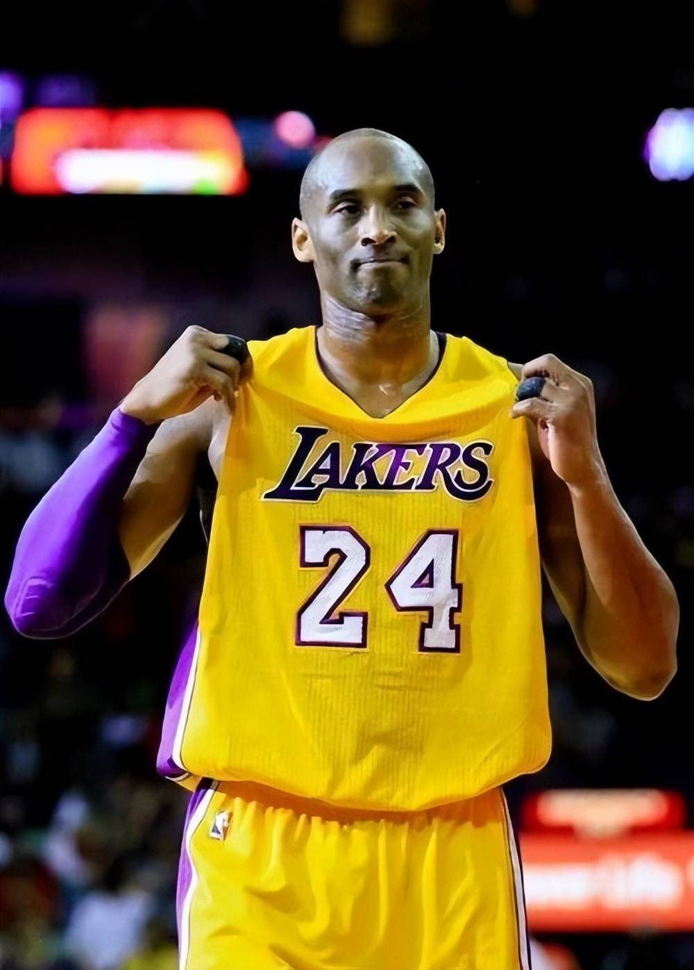 比朔夫：祝贺卡尔完成德青队首秀，他每次拿球观众都惊叹不已（比朔夫：恭喜卡尔完成德国青年队处子秀，每次触球都令全场惊叹）