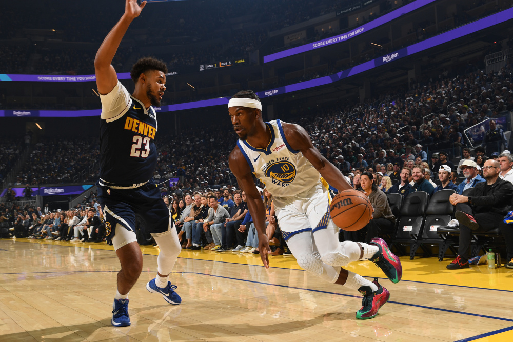 库里谈防守布克：身高上确实会吃亏，我的目标是不被他一步过（库里谈防守布克：身高不占优势，只求不让他第一步过人）