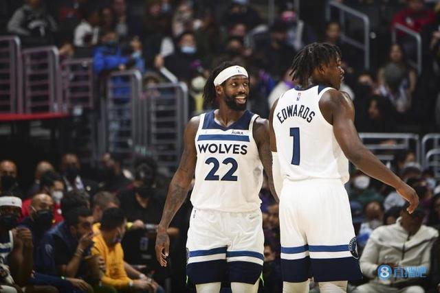 天空：谢什科有望为曼联增添反击威胁，他尚显稚嫩但潜力巨大（天空体育：谢什科或将增强曼联反击锋芒，虽仍青涩却天赋极高）