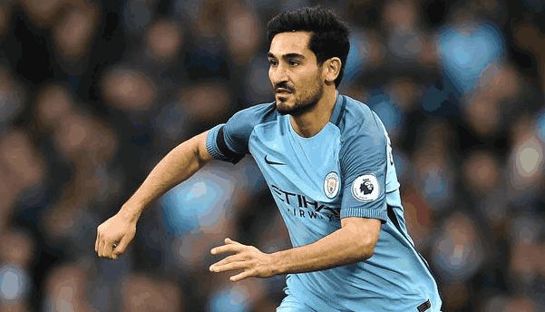 追梦将比肩库里，成为唯二代表勇士出战900场常规赛的球员（追梦将与库里并肩，成勇士队史仅两位常规赛出战900场的球员）