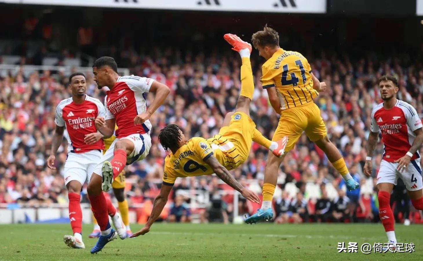 急眼了！迪亚洛冲筐裁判不吹暴怒吃到技犯（迪亚洛突破无哨怒喷裁判，当场吃到技术犯规）