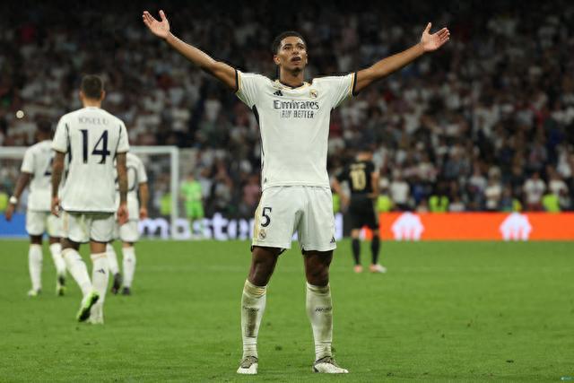 奥莱报：迪马利亚壁画遭到涂污，青训教练指责罗萨里奥球迷（奥莱：迪马利亚壁画遭涂鸦，青训教练怒斥罗萨里奥球迷）