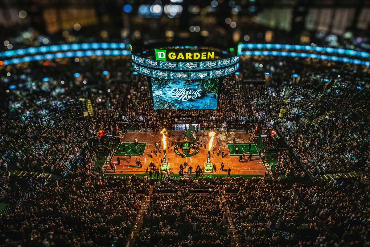 杰伦-布朗谈哈特摸布伦森屁股：敢在台上干，他们肯定不是第一次了（杰伦-布朗评哈特当众摸布伦森屁股：敢公开这么做，绝非第一次）