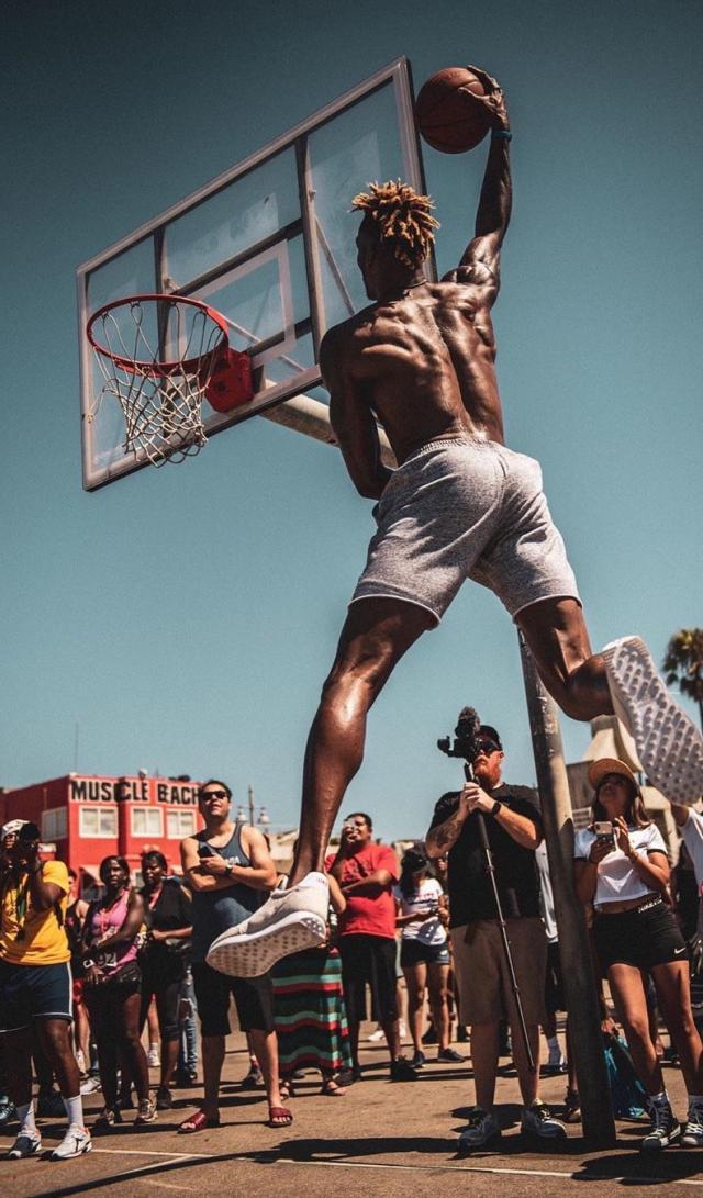 重磅！巴萨续约谈判取得突破 天才中场留队在望（重大进展！巴萨续约谈判突破，天才中场有望留队）