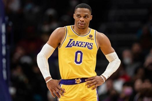 孔帕尼：我有关注曼城希望他们英超夺冠；连胜时我们也要反思（孔帕尼：盼曼城英超问鼎 连胜时也要保持反思）