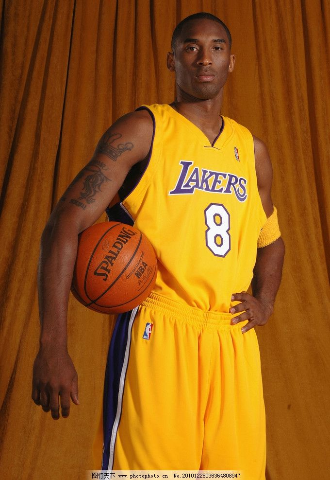 陈盈骏前四场表现惊艳，场均22.8分4.8助2.5板1.8断，三分命中率高达61.9%（陈盈骏开季四战火力全开：场均22.8分4.8助攻2.5篮板1.8抢断，三分命中率61.9%）