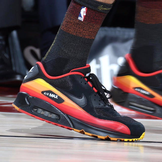 意媒：尤文冬窗很难签下贝尔纳韦，其3千万身价是主要障碍（意媒：尤文冬窗追贝尔纳韦受阻，3000万要价成最大难题）