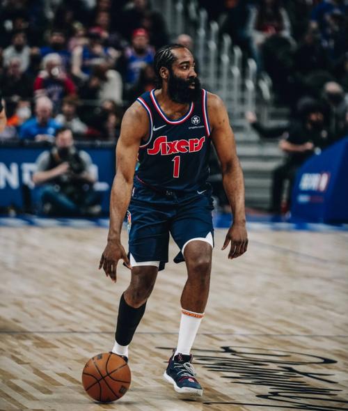 拉波尔塔：梅西回归不确定，但致敬计划已在路上（拉波尔塔：梅西是否回归未定，致敬仪式已在推进）